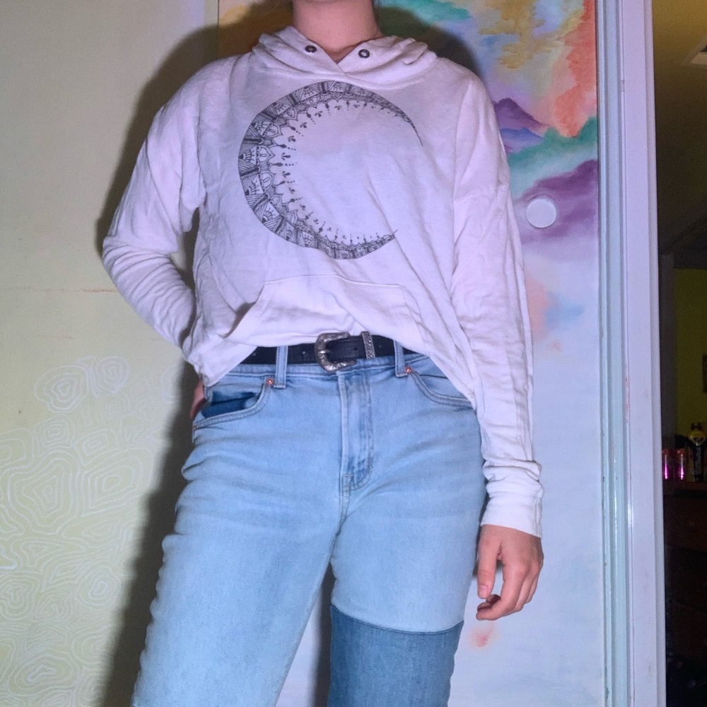 White Moon Pullover 🌃